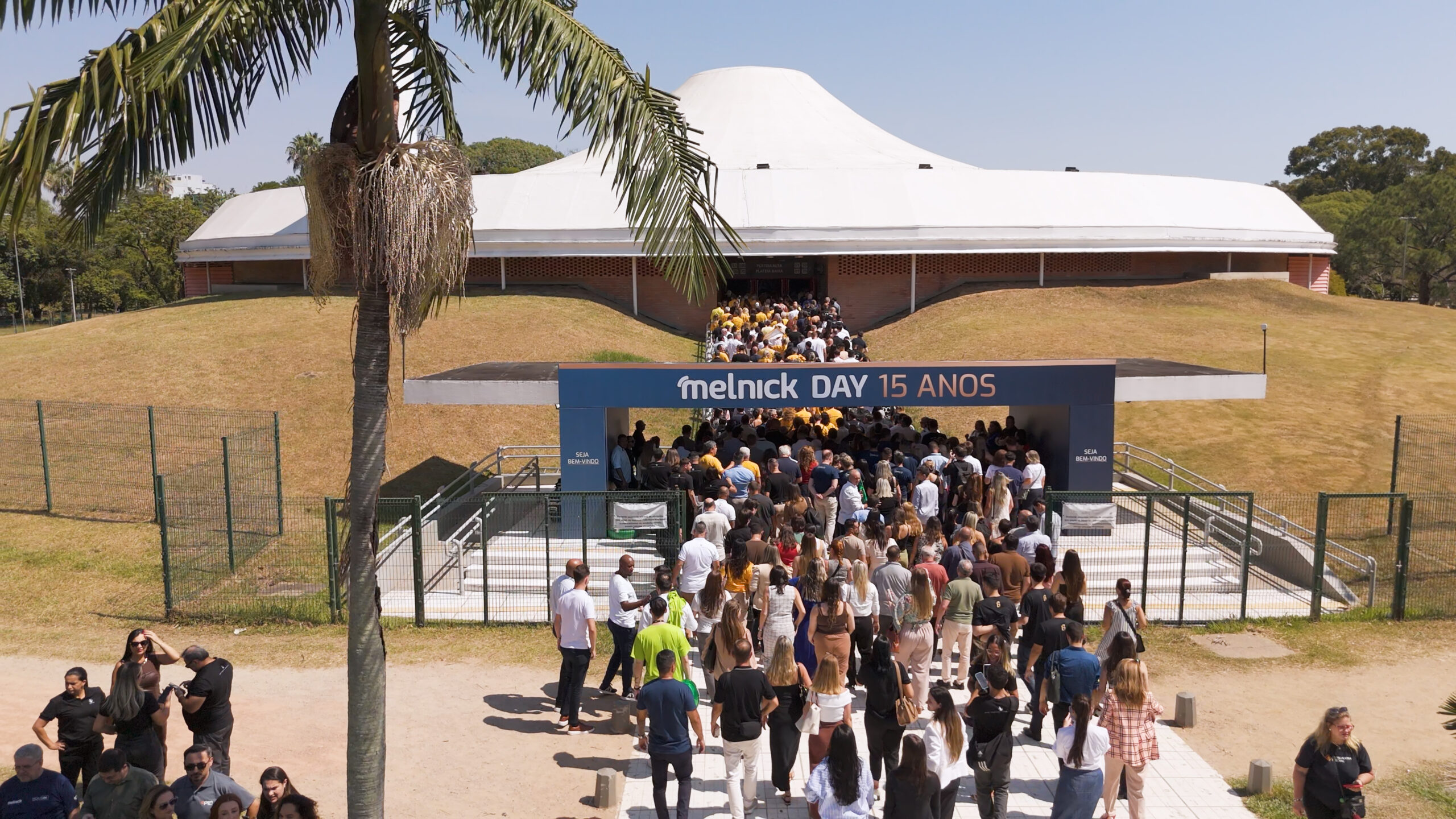 Convenção de vendas do Melnick Day mobiliza mais de 3 mil corretores e marca início da edição de 15 anos do evento